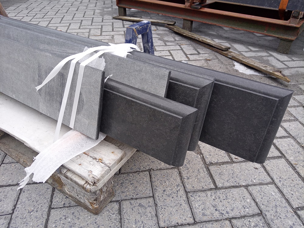 Vensterbanken Nero Zimbabwe met papegaaienbekprofiel